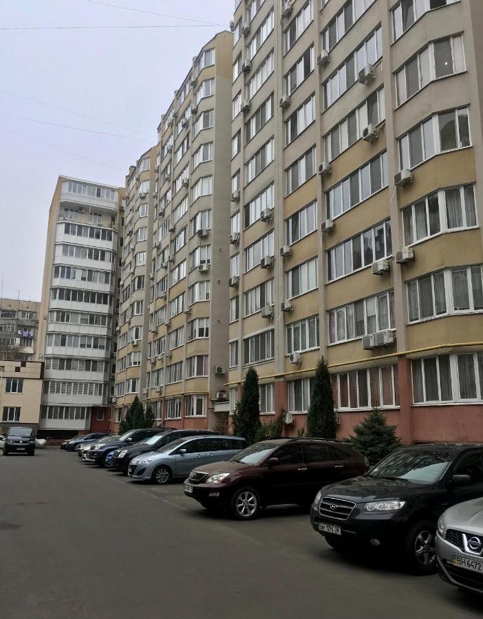 Apartments & Vernissage On Kostandi Street Одеса Екстериор снимка